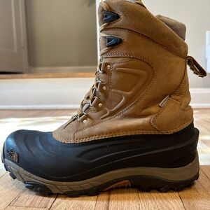 The North Face Men's Tan and Black Snow Boots